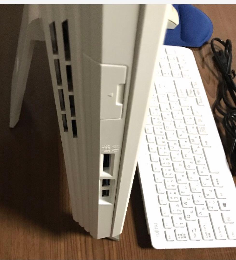 富士通　ESPRIMO FMVF52RW 液晶一体型デスクトップPC