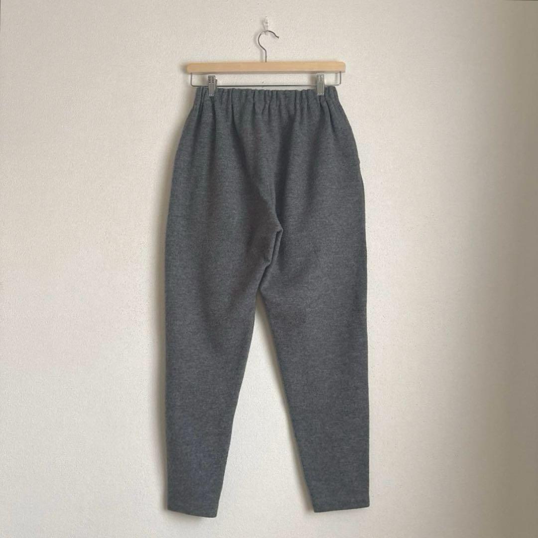 Babaghuri 圧縮ウール テーパード パンツ です(´◡` )♩