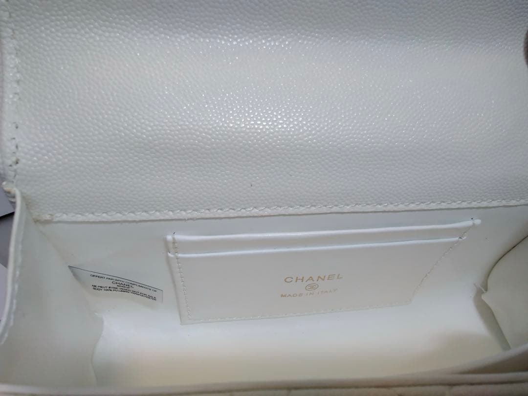 CHANEL〈シャネル〉ノベルティ　ホワイト ショルダーバッグ　ホワイトシャドー