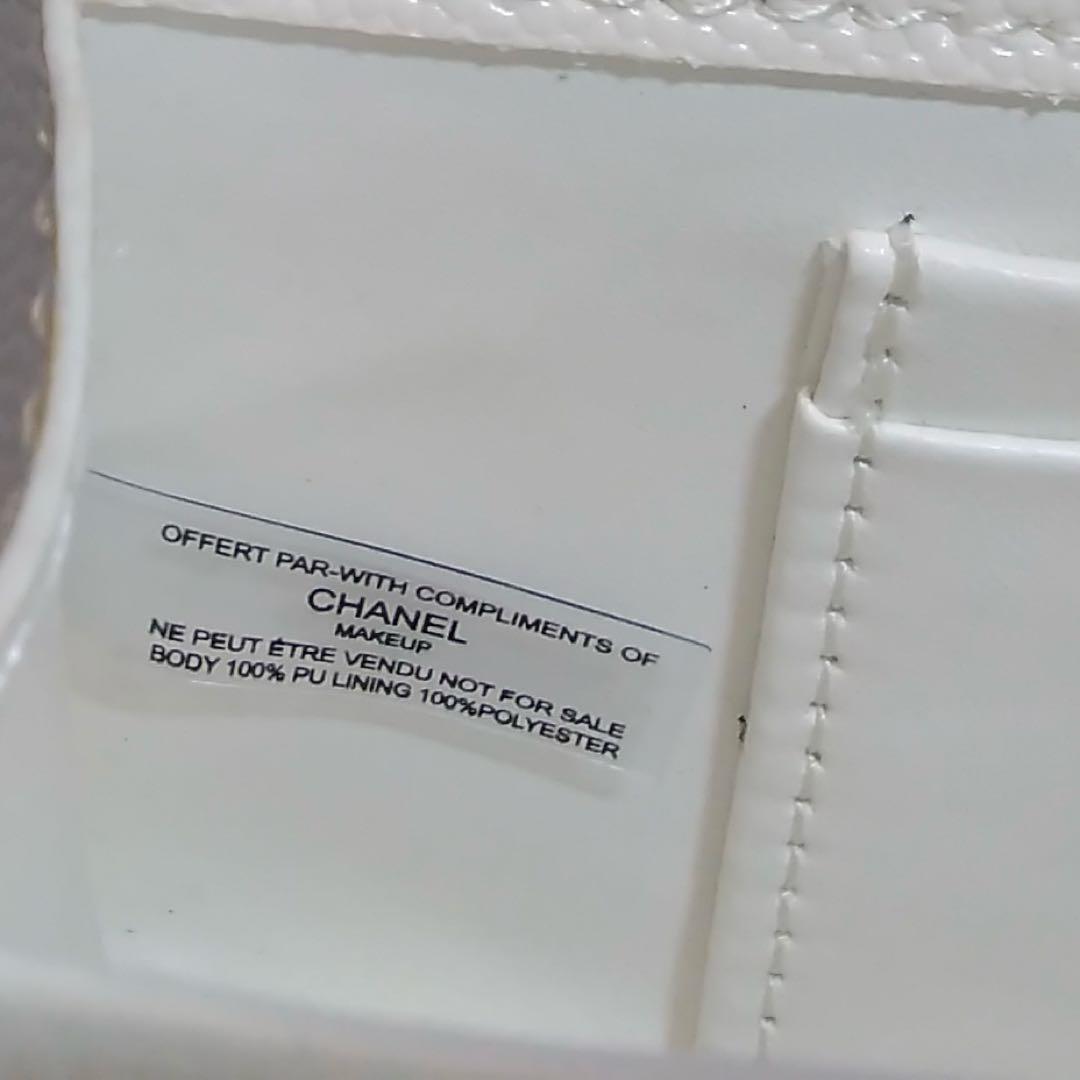 CHANEL〈シャネル〉ノベルティ　ホワイト ショルダーバッグ　ホワイトシャドー