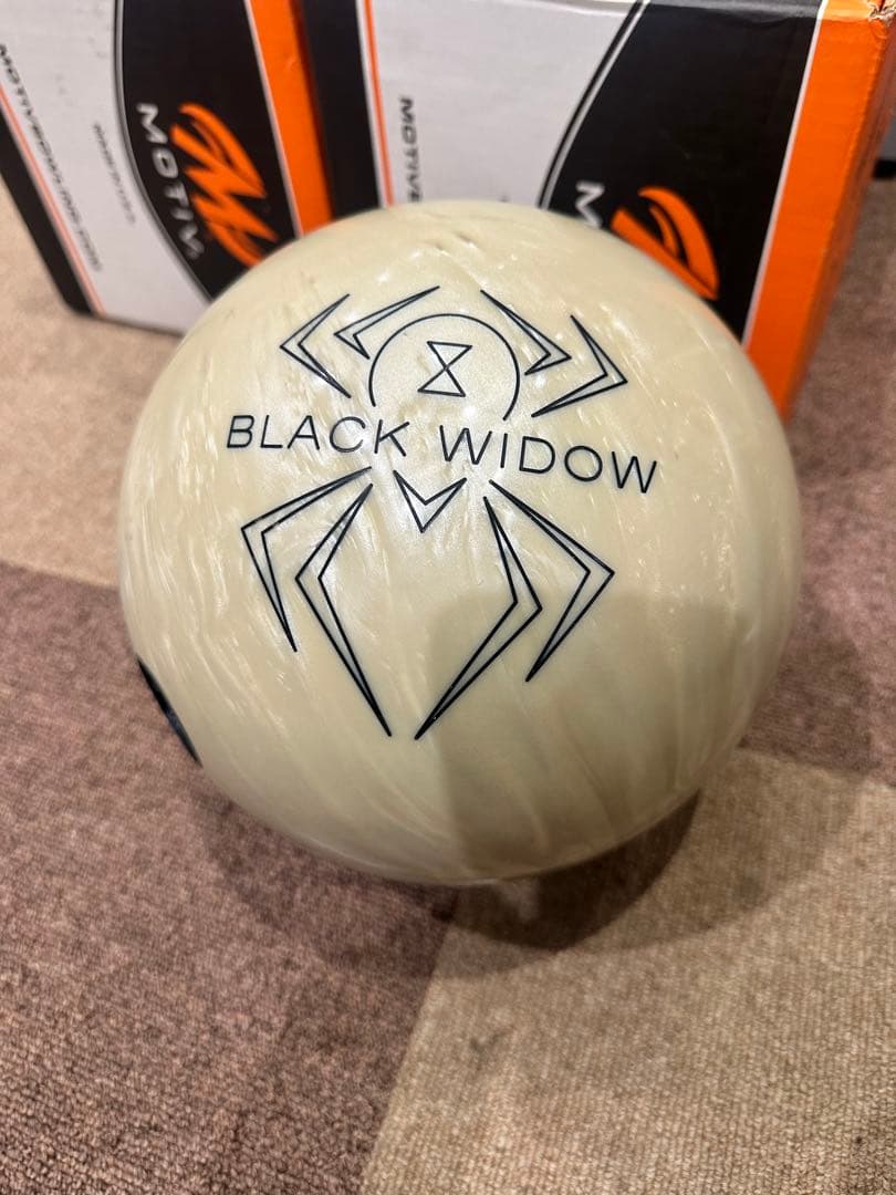 ハンマー　ブラックウイドーゴーストパール ボウリングボール　15ポンド