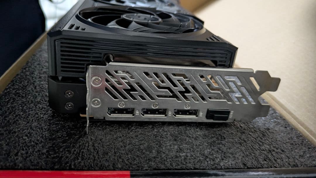 ASRock RX 9700 XT グラフィックボード 16GB 【美品】