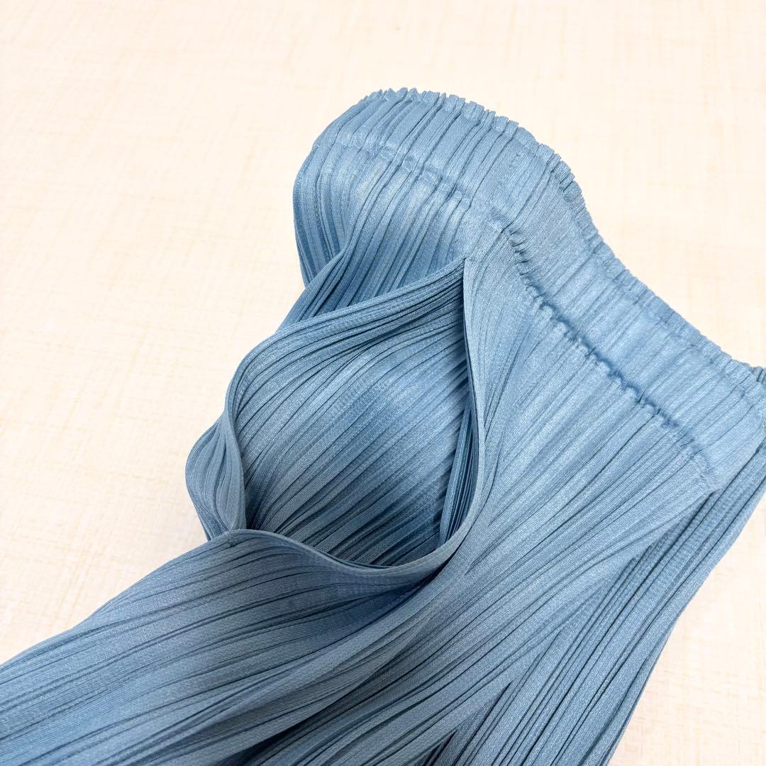 近年モデル　プリーツプリーズ　ロングパンツ　ポケット　ライトブルー　サイズ4