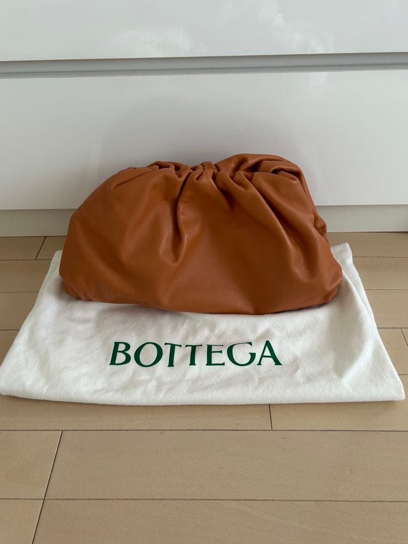 AJEWです♪ BOTTEGA /レザー /クラッチバッグ/clay