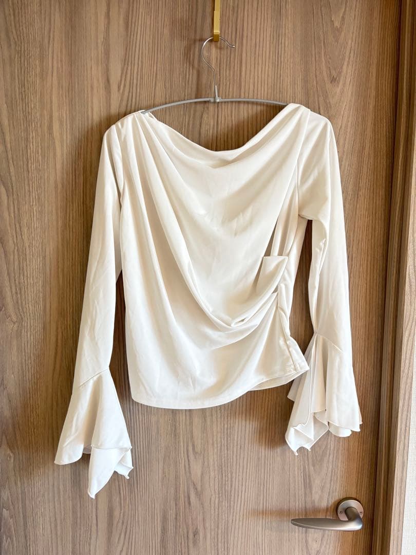 Aimeine　ドレープネックカフススリーブトップス　エメイン