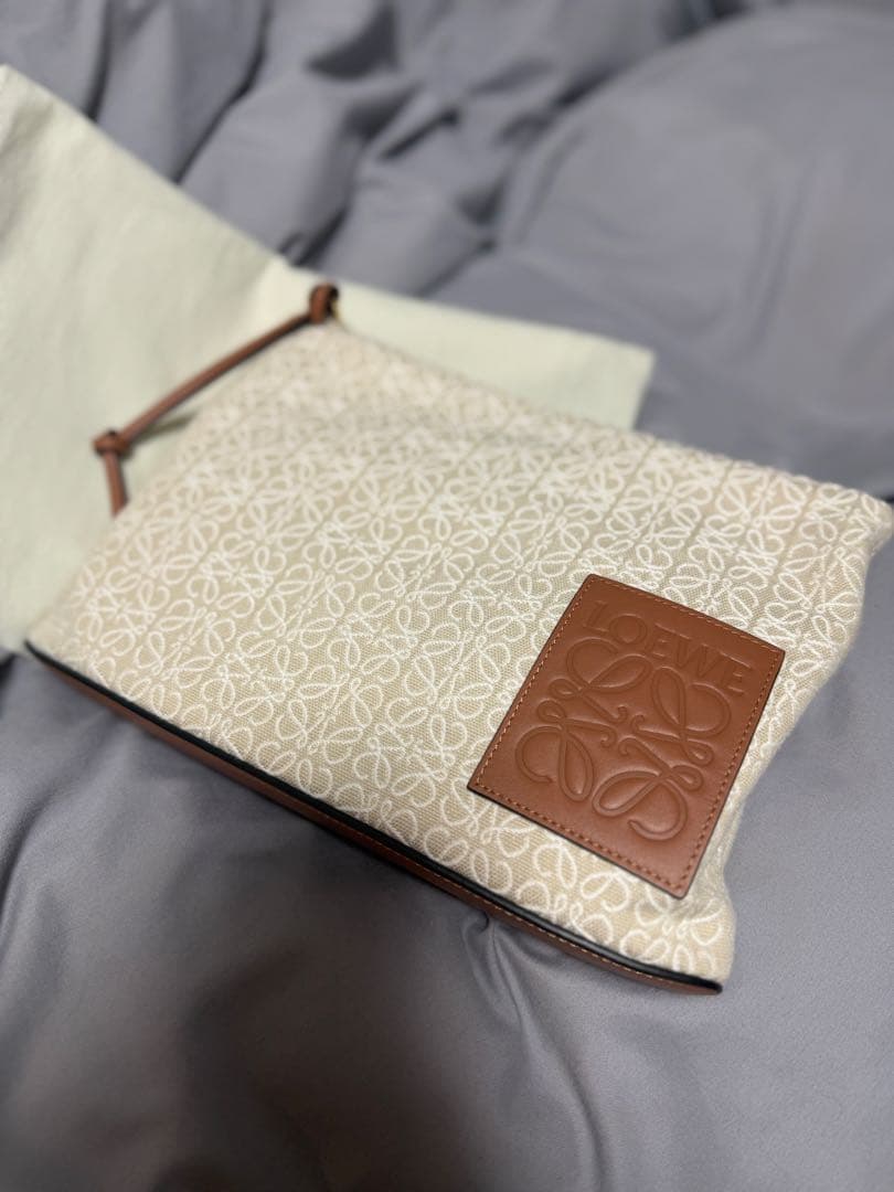 ロエベのポーチ(クラッチバッグ) 新品未使用