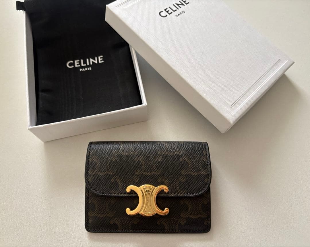 【ほぼ未使用】CELINE トリオンフフラップ付きカードホルダー