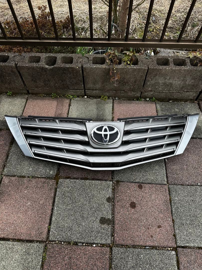 送料込 20系前期アルファード 希少な純正トヨタエンブレム付きフロントグリル