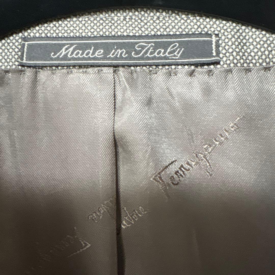 Salvatore Ferragamo ベージュ ビジネススーツ