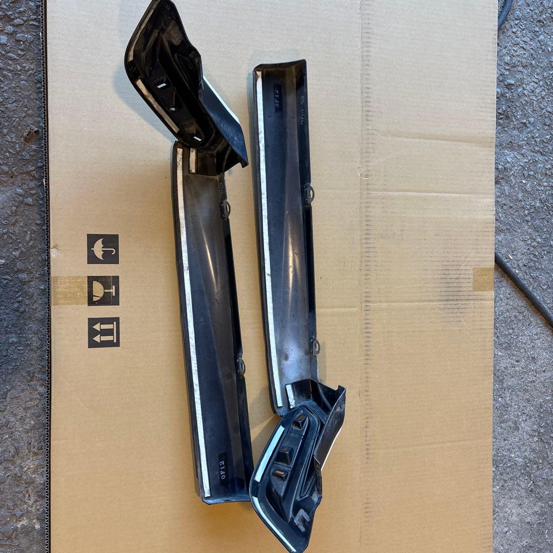 トヨタ　クラウンRS TRDスポイラ　リヤ　サイドのみ