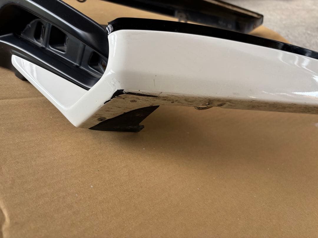 トヨタ　クラウンRS TRDスポイラ　リヤ　サイドのみ