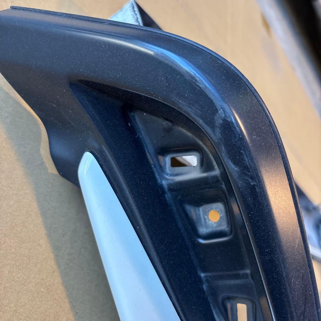 トヨタ　クラウンRS TRDスポイラ　リヤ　サイドのみ