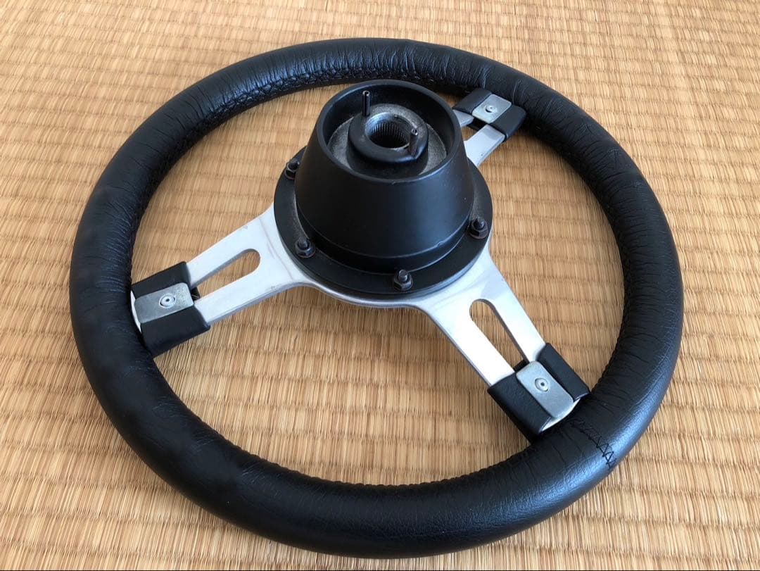 ミニクーパー　マウントニーモータープロダクツ　ハンドル　ボス付き