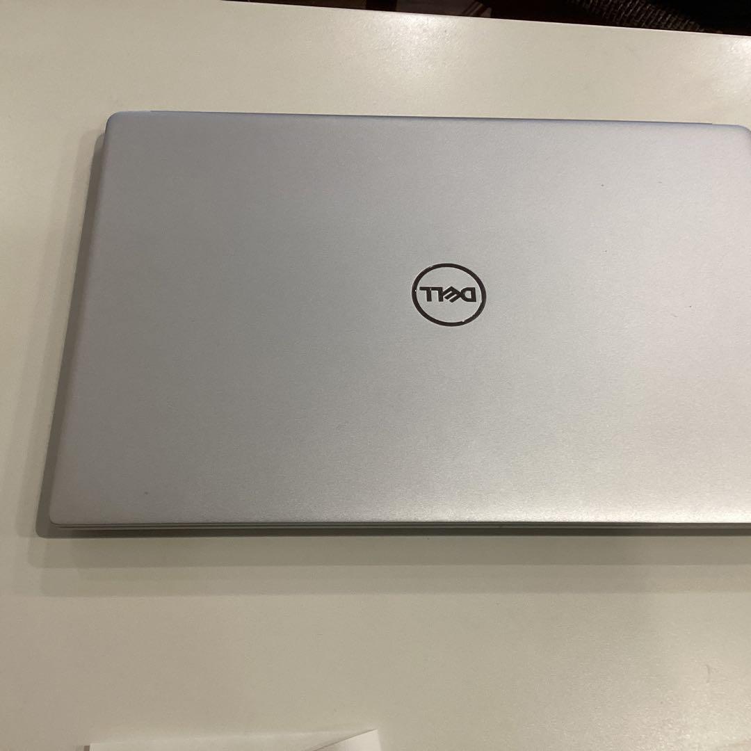 DELL Core i5 ノートPC シルバー(軽量1kg未満)