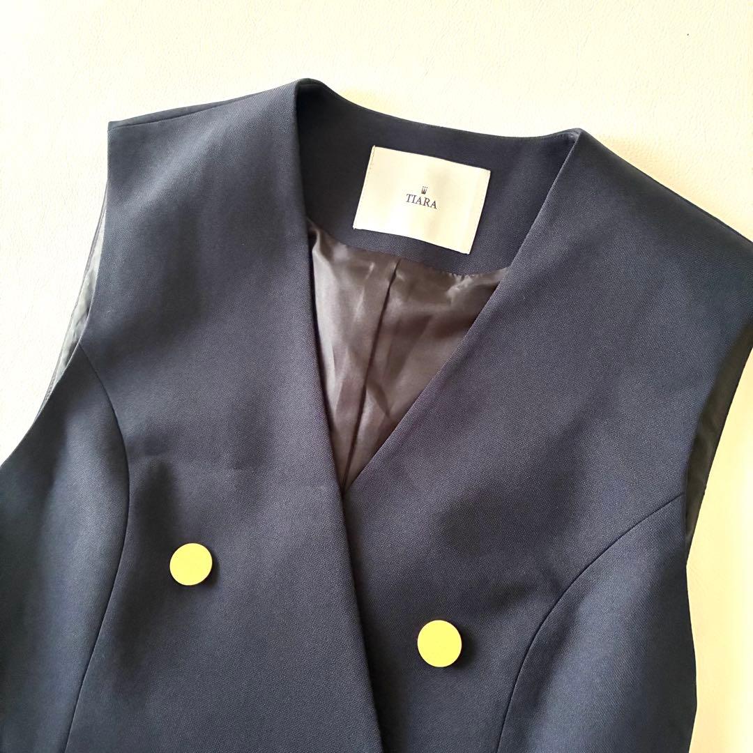 【美品】ティアラ　洗えるペプラムジレ　ネイビー　金ボタン　フォーマル　ベスト
