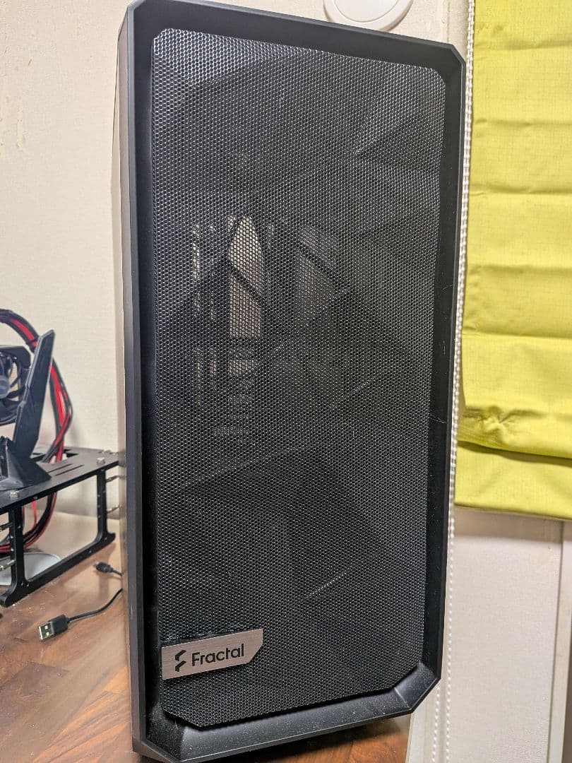 Fractal Meshify 2 compact solid と TG