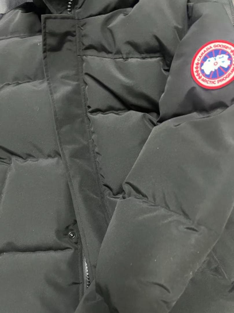  ブラック フード付きダウンジャケット