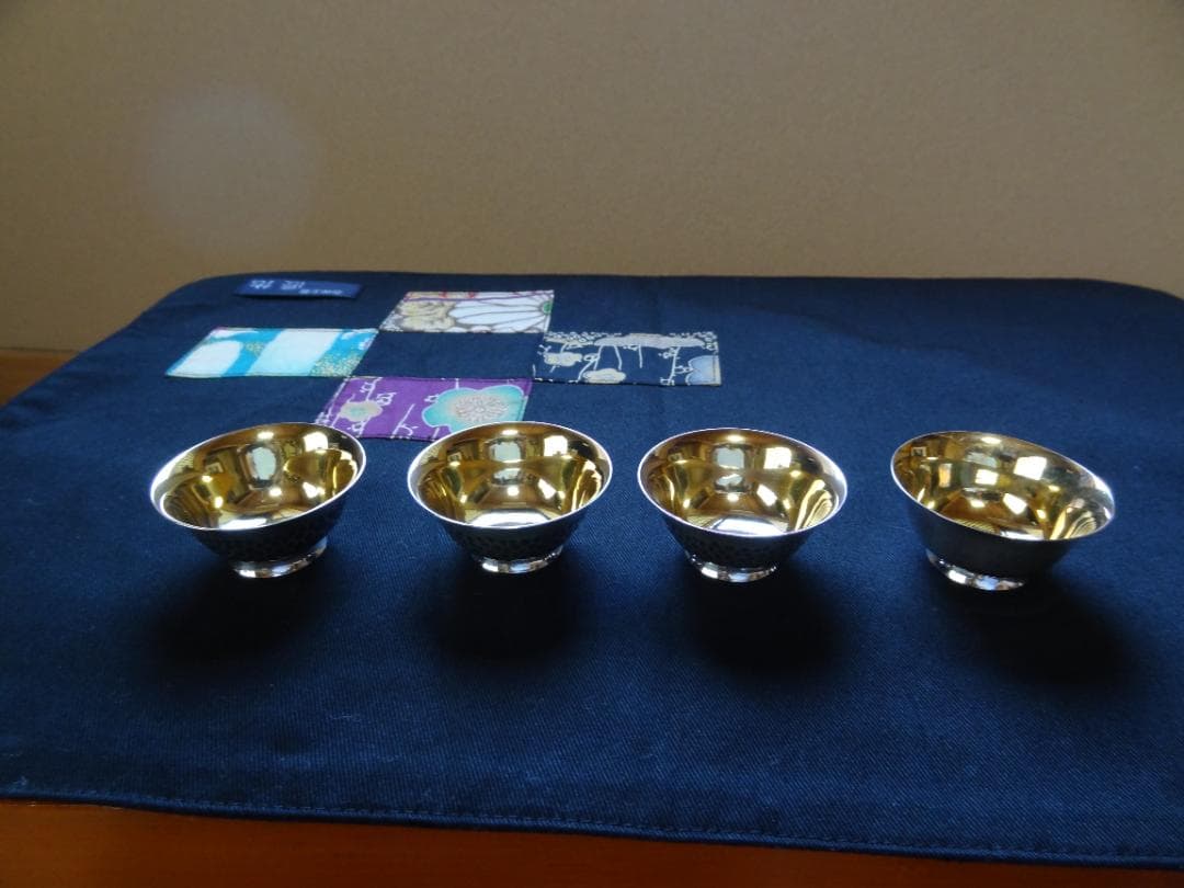 銀杯　純銀盃　純銀刻印　鎚目他　お猪口　4個　重量約67ｇ