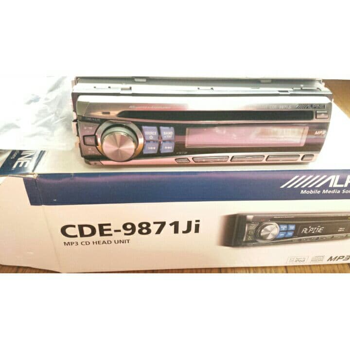 ALPINE 車用CDプレーヤー　ipod対応