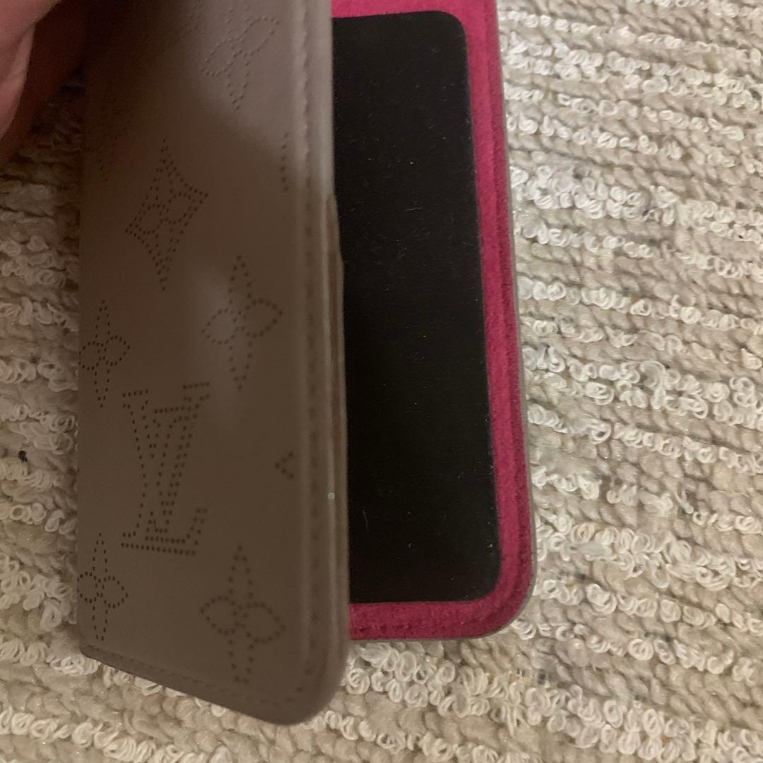 LOUIS VUITTON iPhone手帳型ケース マヒナ。人気シリーズ。