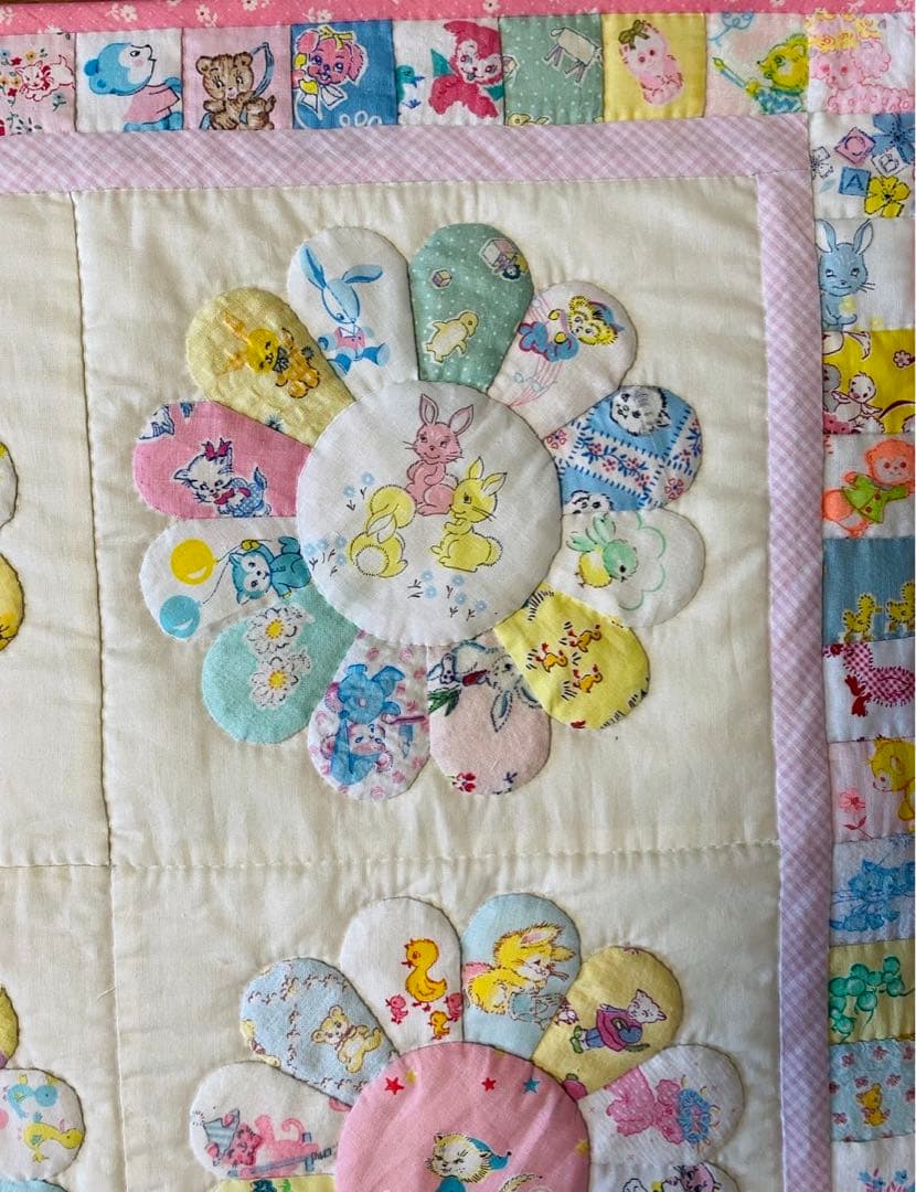 パッチワークキルト　ビンテージのドレスデンのキルト