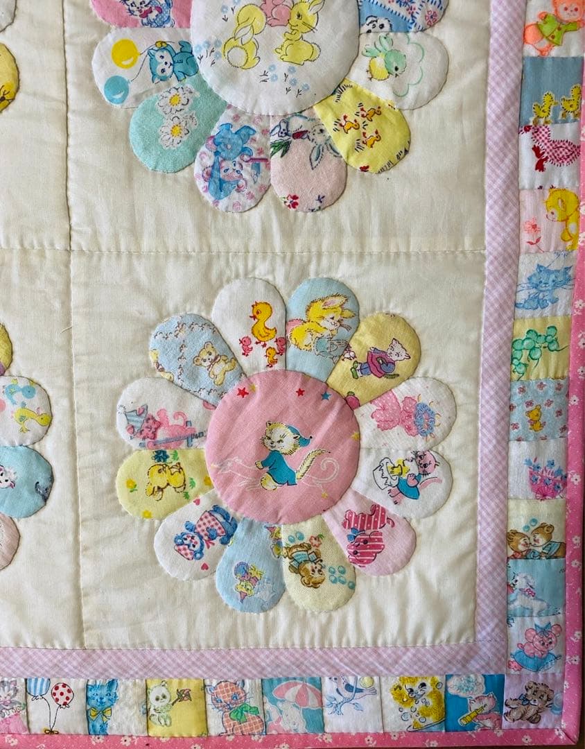 パッチワークキルト　ビンテージのドレスデンのキルト