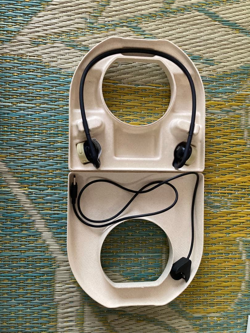 ヌームイヤフォン 収納ケース付き　　充電器付き