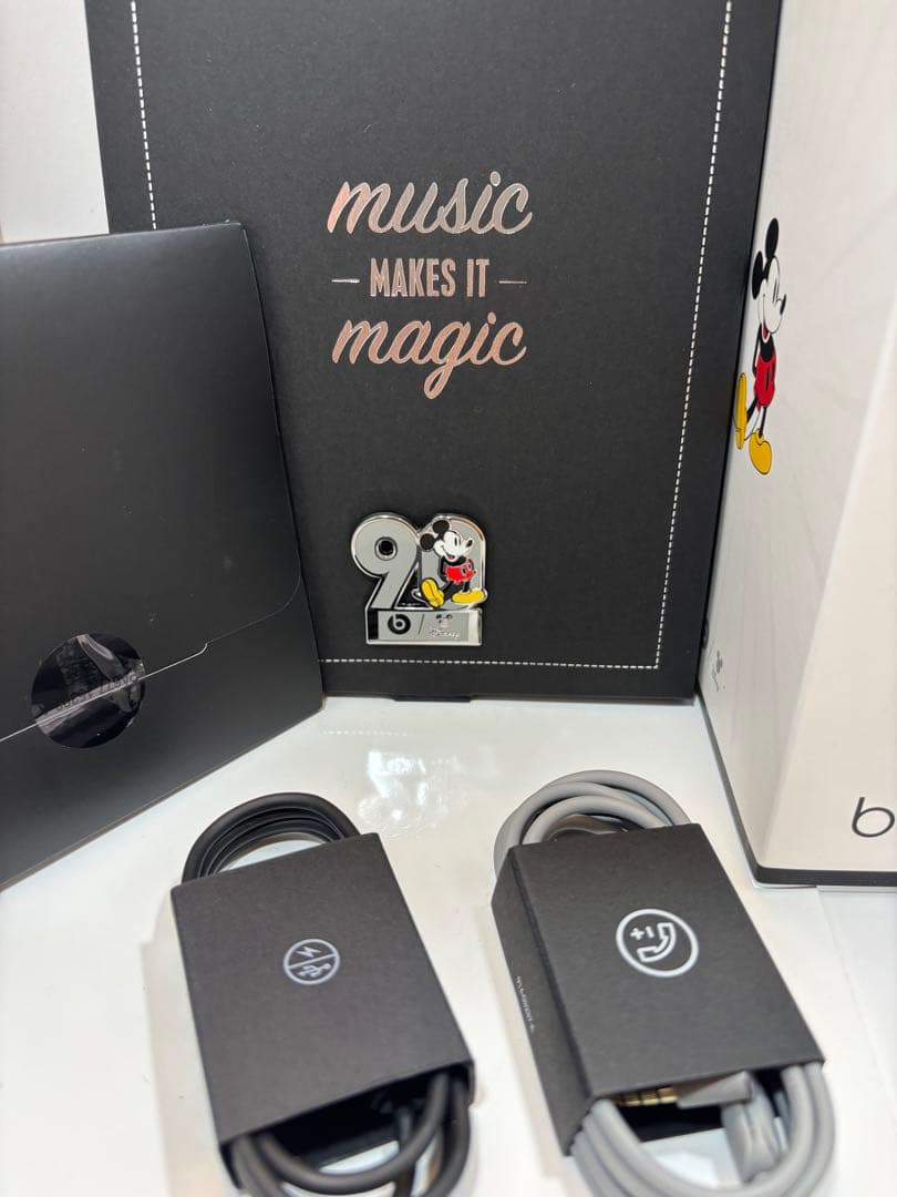 Beats Solo3 ミッキーマウス　生誕90周年　ヘッドホン　ディズニー