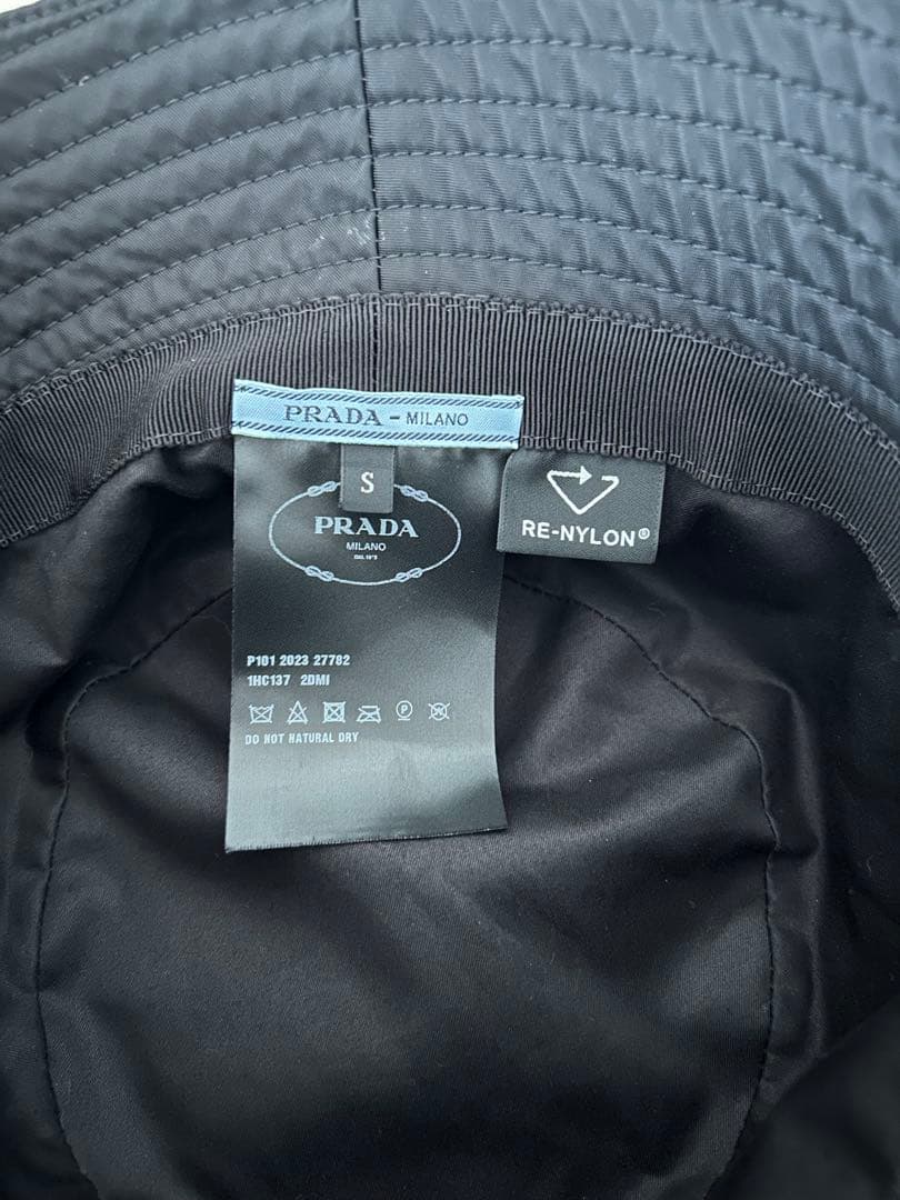 プラダ バケットハット　黒　Sサイズ