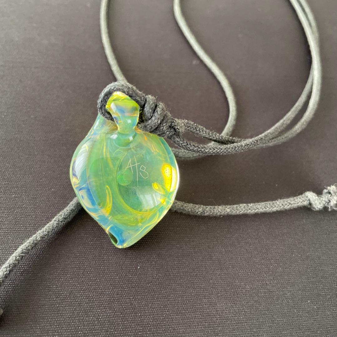 ノーザンライツ　ガラスペンダント