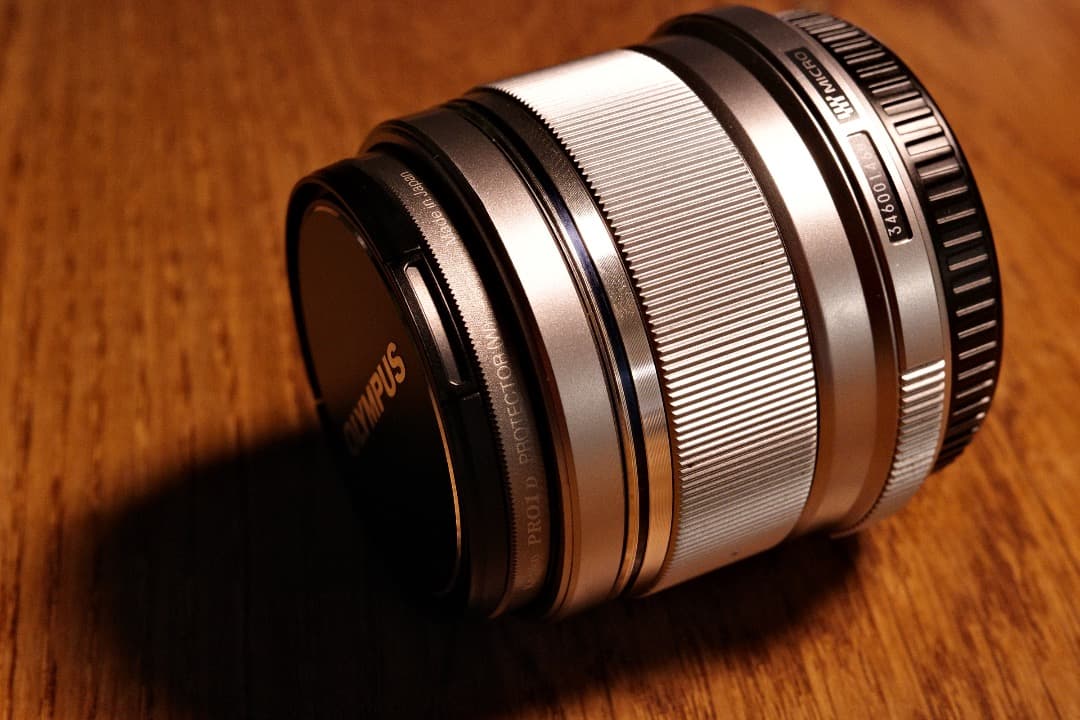 OLYMPUS M.ZUIKO DIGITAL 25mm F1.8 シルバー