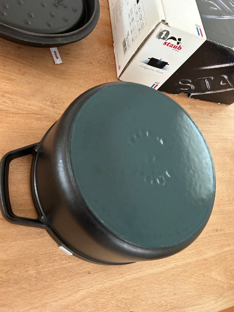 STAUB 22cm ストウブ ココット ラウンド　ブラック