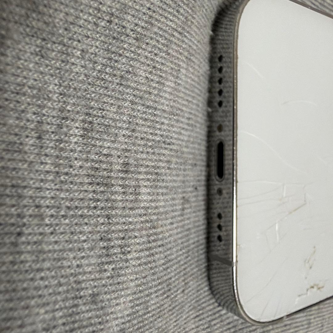 iPhone 14Pro ホワイト 背面ひび割れ