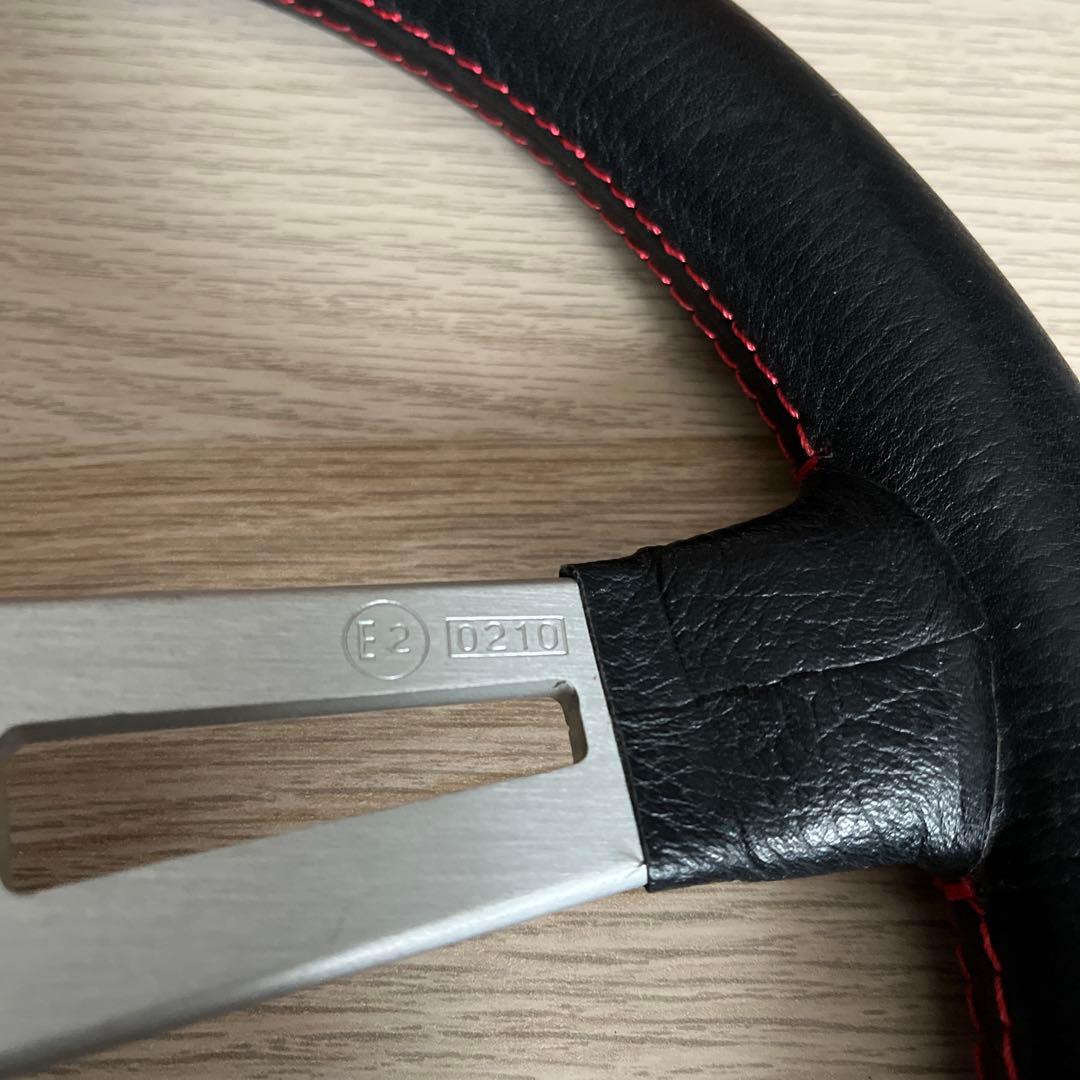 MOMO ステアリングホイール 黒 レザー 赤ステッチ