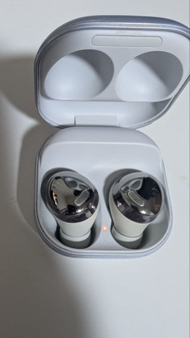 Galaxy Buds ホワイト AKGサウンド 充電ケース付