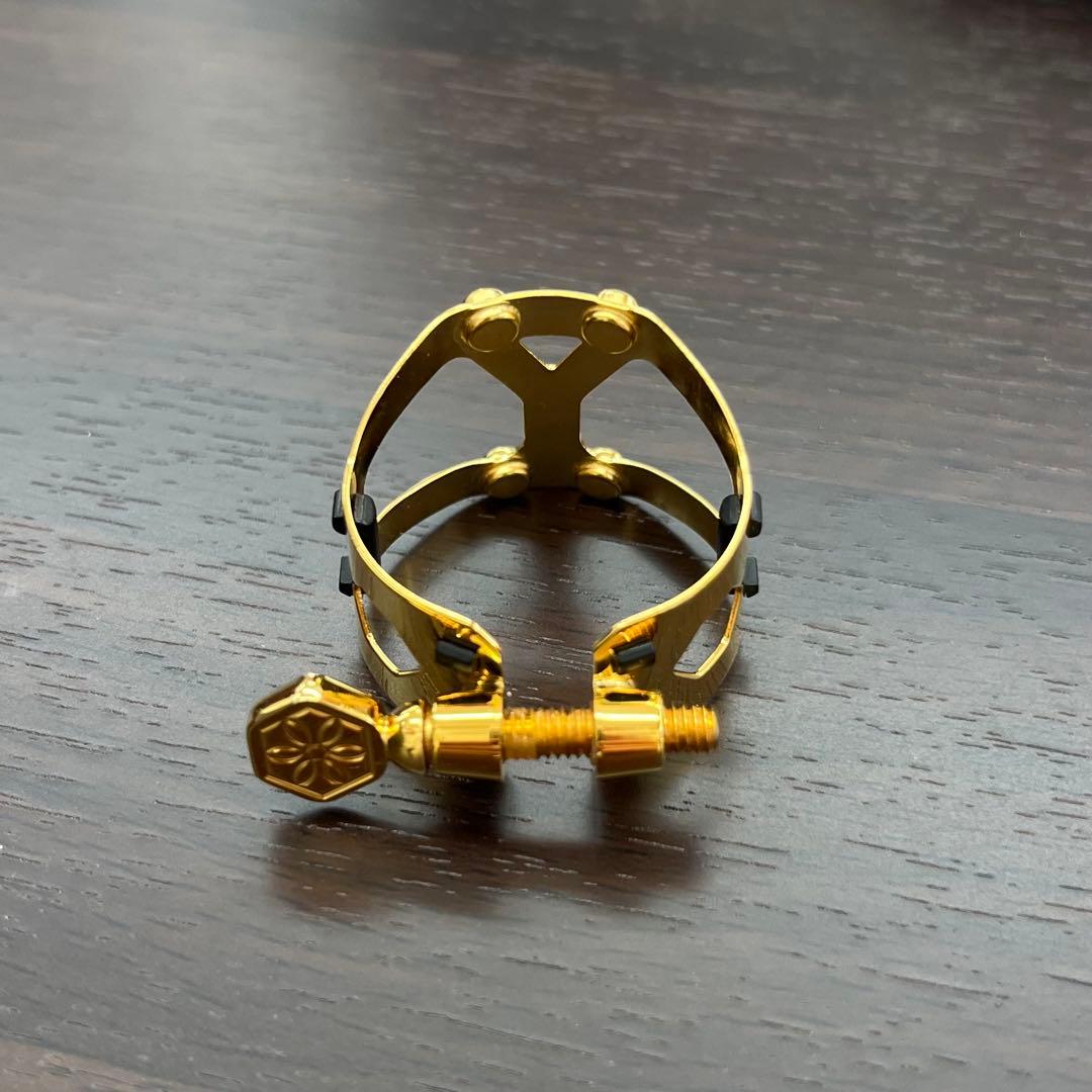 ヤナギサワ　ヤニーシクス　アルトサックス用リガチャー　専用キャップ付き