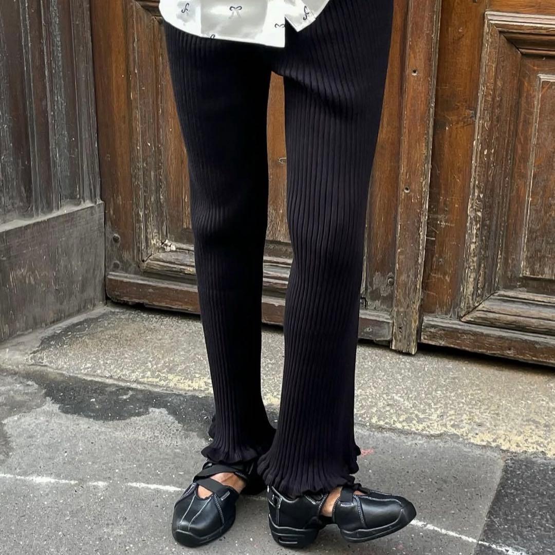 リブ編みフリル裾パンツ ブラック