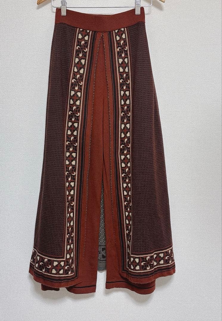 美品✨TAN 即完売品 タン タイルジャガード パンツ ニット