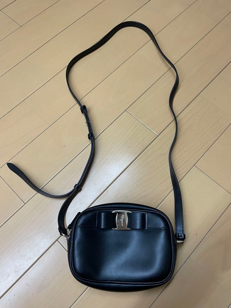 サルバトーレフェラガモ　ヴェラリボン　バッグ