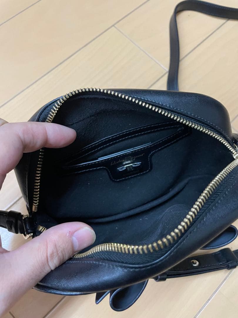 サルバトーレフェラガモ　ヴェラリボン　バッグ