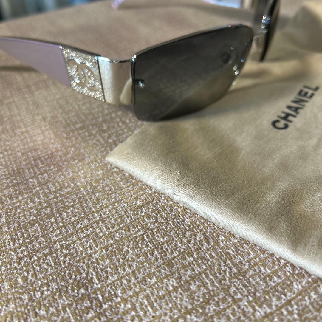 美品！CHANEL サングラス グレー シルバー フレーム