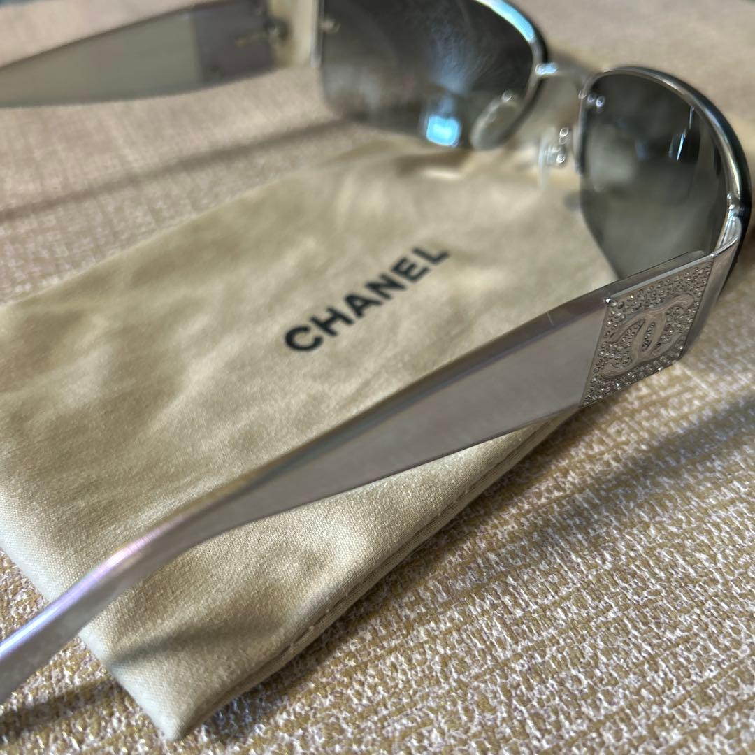 美品！CHANEL サングラス グレー シルバー フレーム
