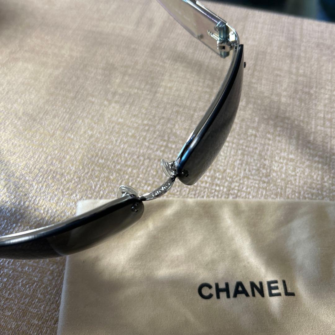 美品！CHANEL サングラス グレー シルバー フレーム