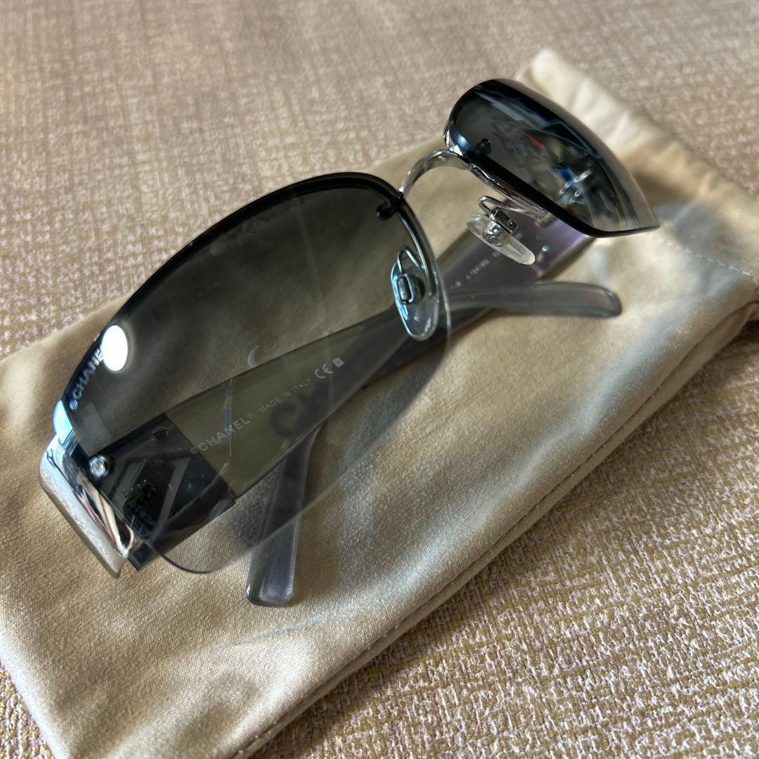 美品！CHANEL サングラス グレー シルバー フレーム
