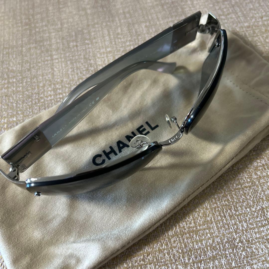 美品！CHANEL サングラス グレー シルバー フレーム