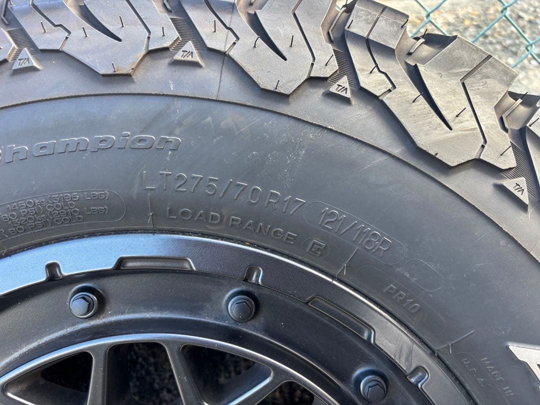 ニトロパワー　アルミホイール マットブラック　17インチ　タイヤ付　6穴留