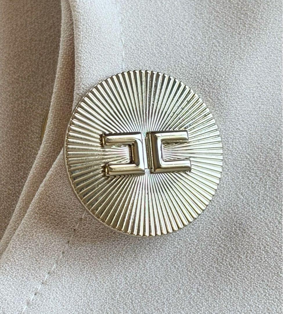 エリザベッタ フランキ　ワンピース　イタリア製　ロゴ金ボタン　ピンクベージュ