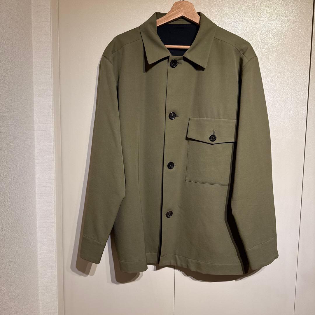 オリーブ色 テーラードジャケット