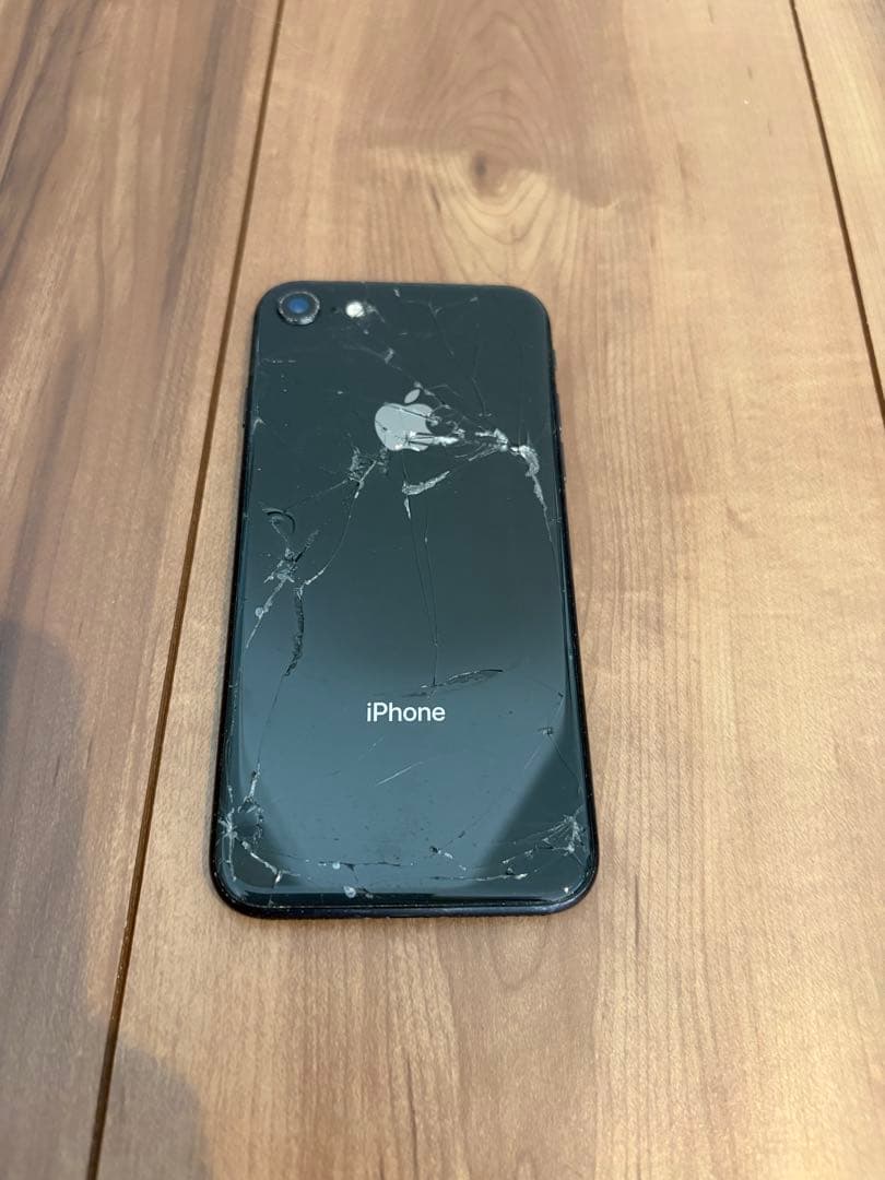 Apple iPhone 8 ブラック 箱付き ひび割れあり