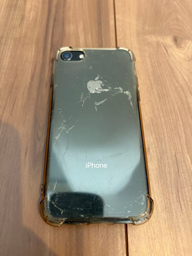 Apple iPhone 8 ブラック 箱付き ひび割れあり